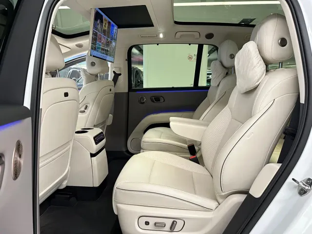 Li Auto i8 — Фото автомобиля 14