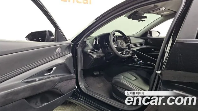 Hyundai Avante CN7 — Фото автомобиля 15