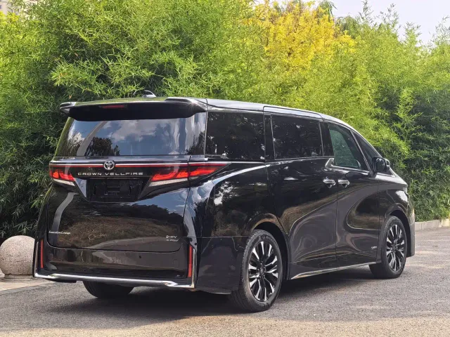 Toyota Vellfire — Фото автомобиля 16