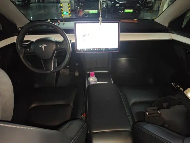 Tesla Model Y — Фото автомобиля 5