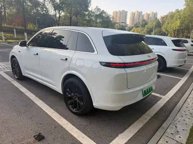 Li Auto L7 — Фото автомобиля 14