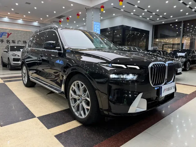 BMW X7 — Фото автомобиля 3