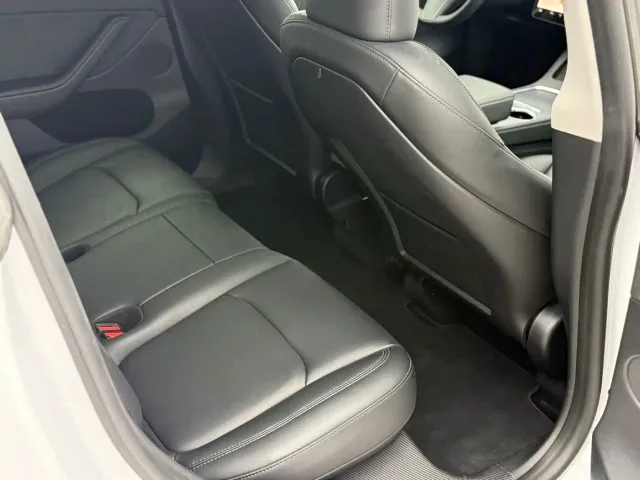 Tesla Model Y — Фото автомобиля 19