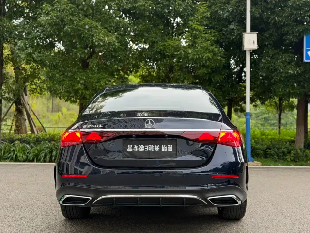 Mercedes-Benz E-Class — Фото автомобиля 8