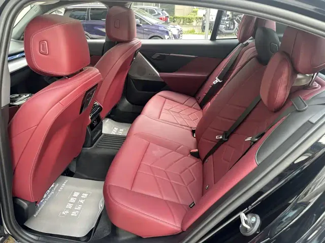 BMW 5 Series — Фото автомобиля 9
