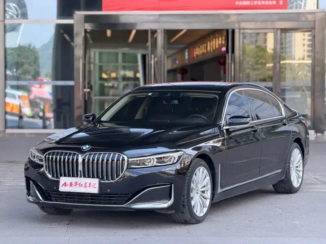 Фотография автомобиля — BMW 7 Series
