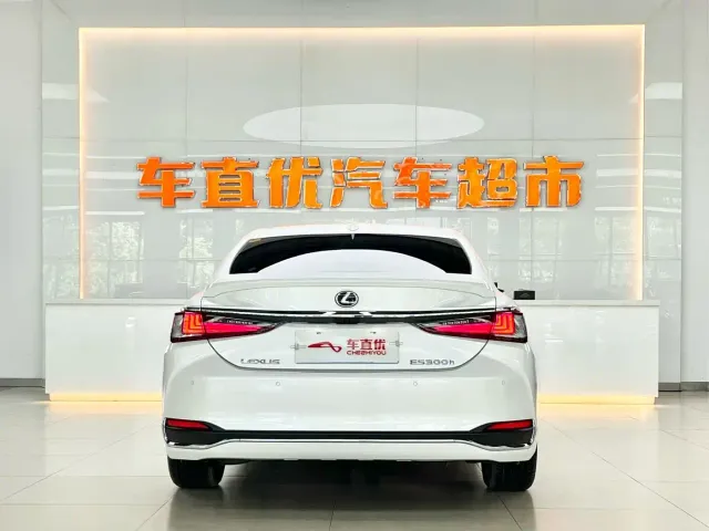 Lexus ES — Фото автомобиля 6
