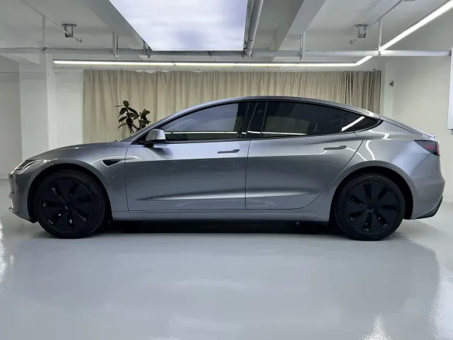 Tesla Model 3 — Фото автомобиля 10