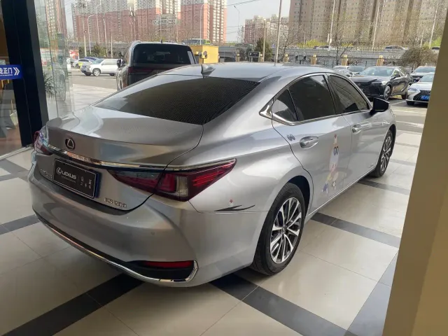 Lexus ES — Фото автомобиля 6