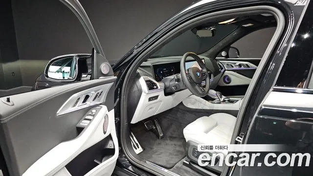 BMW XM — Фото автомобиля 9