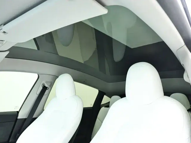 Tesla Model Y — Фото автомобиля 13