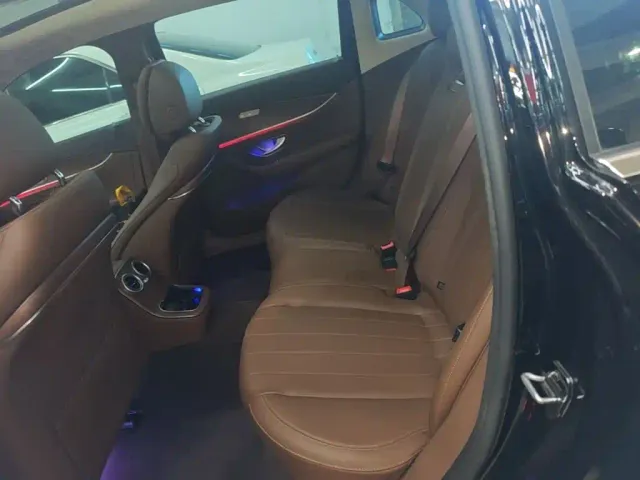 Mercedes-Benz E-Class — Фото автомобиля 16