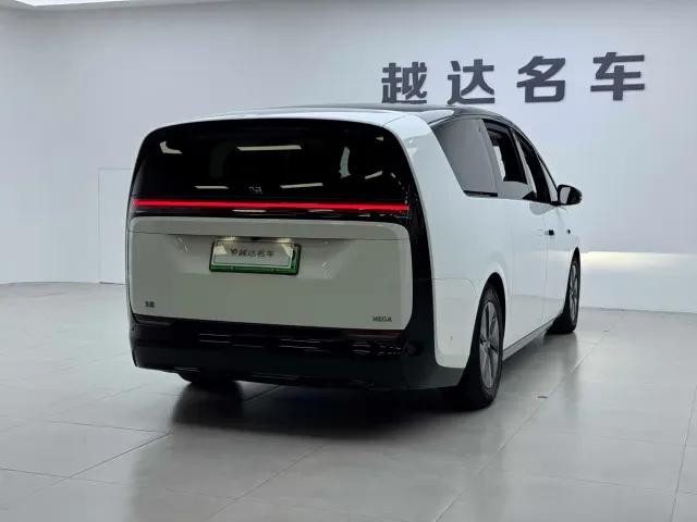 Li Auto MEGA — Фото автомобиля 16