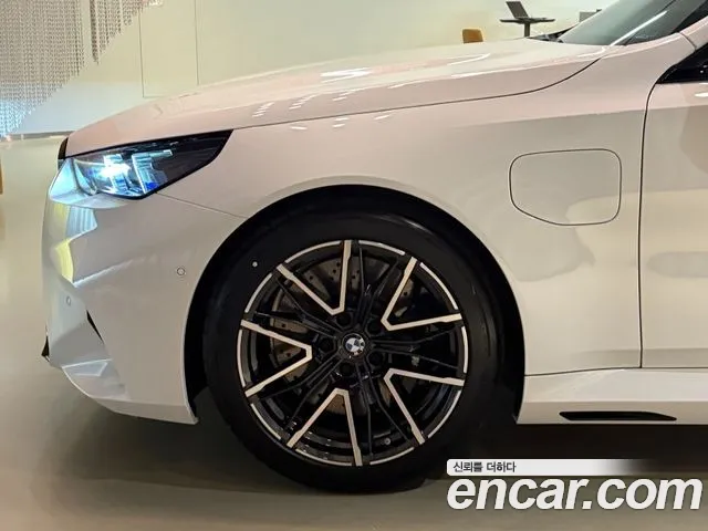 BMW M5 G90 — Фото автомобиля 5