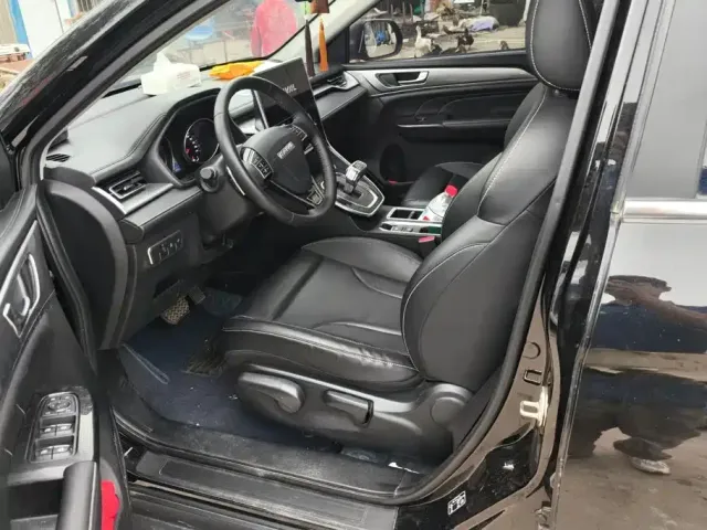 Haval M6 — Фото автомобиля 9
