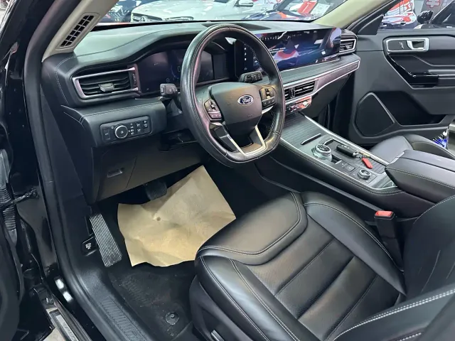 Ford Explorer — Фото автомобиля 8
