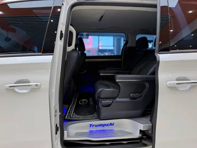 GAC Trumpchi M8 — Фото автомобиля 10