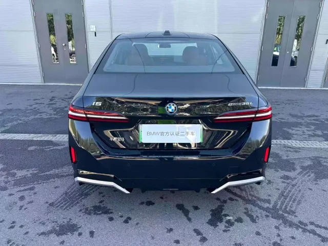 BMW i5 — Фото автомобиля 3
