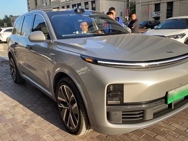 Li Auto L9 — Фото автомобиля 5
