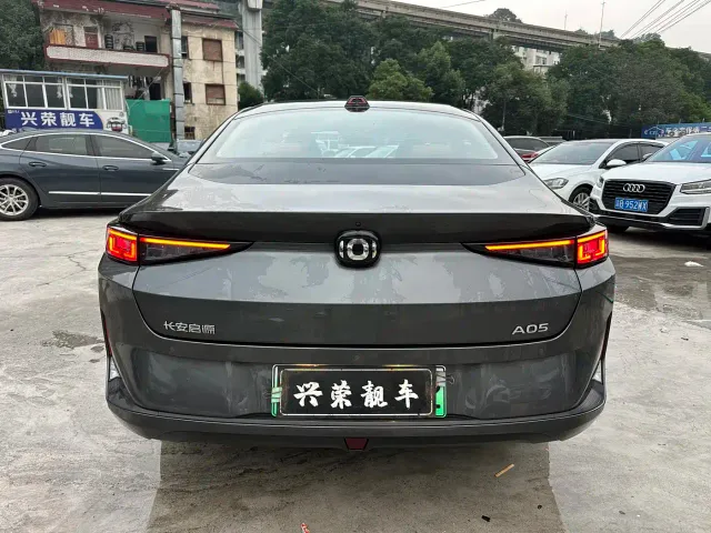 Changan Qiyuan A05 — Фото автомобиля 5