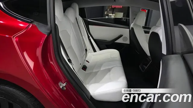Tesla Model 3 — Фото автомобиля 18