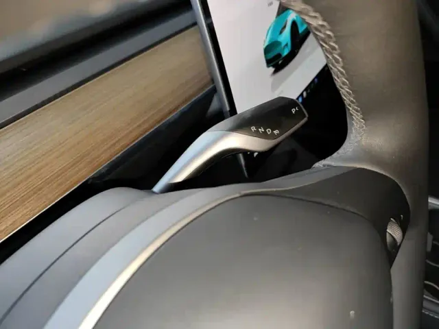 Tesla Model Y — Фото автомобиля 13