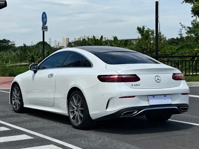 Mercedes-Benz E-Class — Фото автомобиля 11
