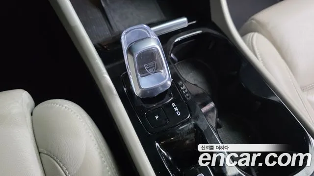 Volvo XC40 — Фото автомобиля 9