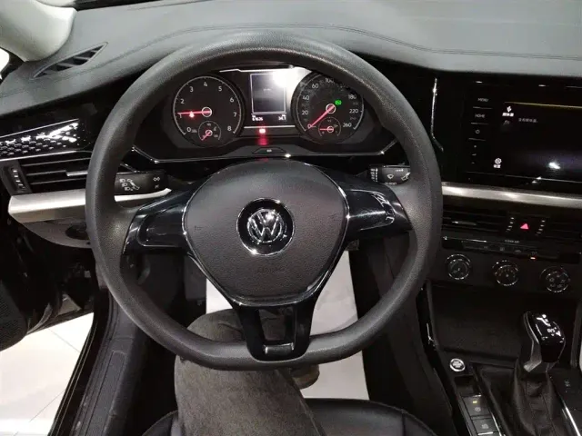 Volkswagen Passat — Фото автомобиля 6