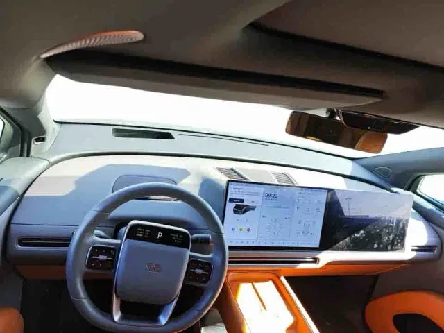 Li Auto i8 — Фото автомобиля 3