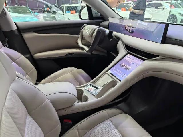 IM Motors LS6 — Фото автомобиля 10
