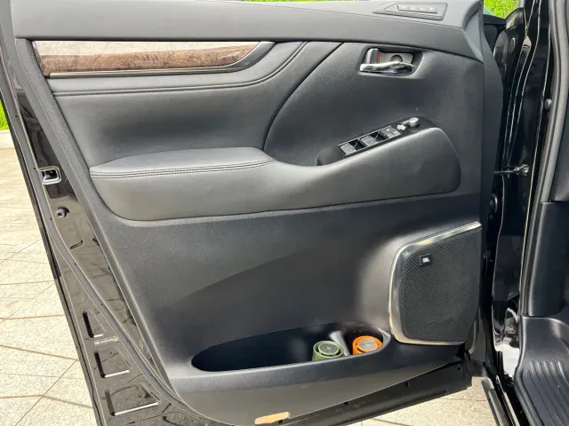 Toyota Vellfire — Фото автомобиля 23