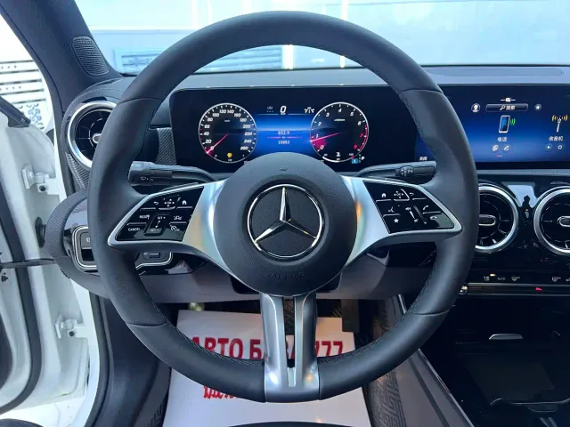 Mercedes-Benz A-Class — Фото автомобиля 11
