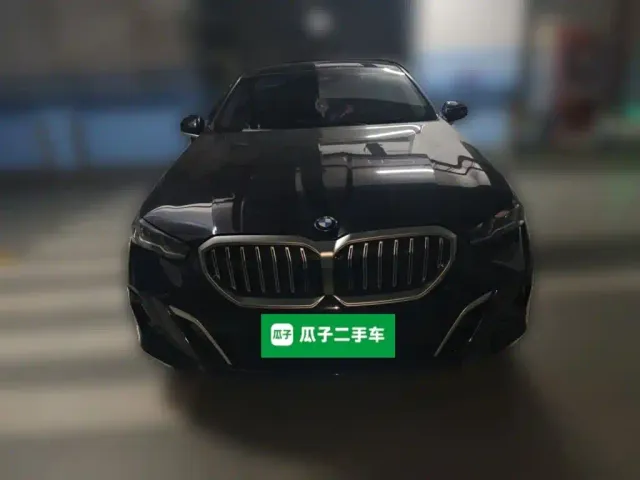 BMW BMW 5 Series 2025 530Li Premium M Sport Package — Фото автомобиля 22