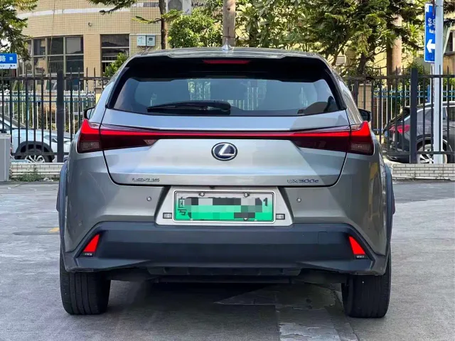 Lexus UX — Фото автомобиля 5