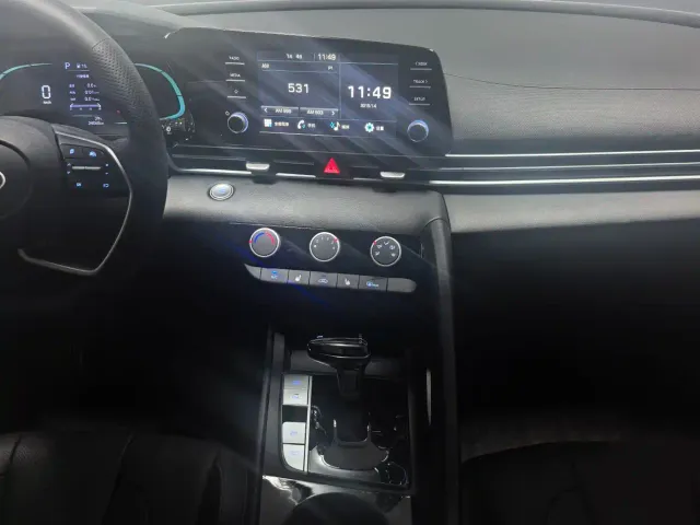 Hyundai Elantra — Фото автомобиля 12