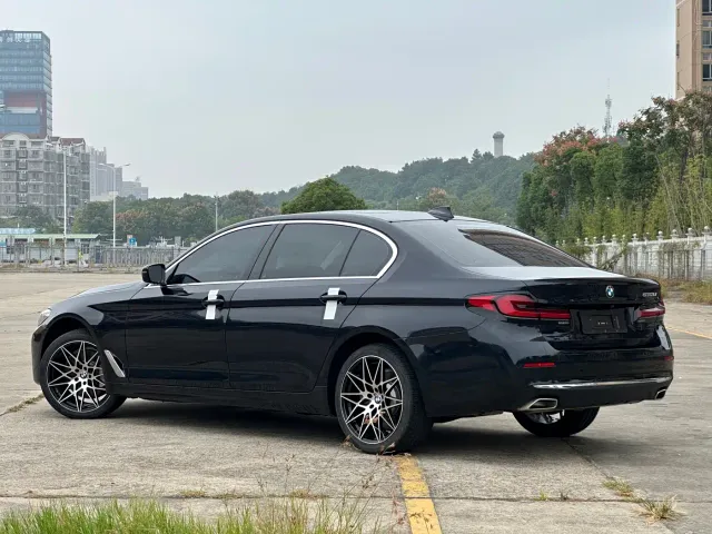 BMW 5 Series — Фото автомобиля 23