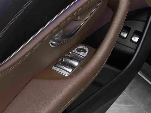 Mercedes-Benz E-Class — Фото автомобиля 15