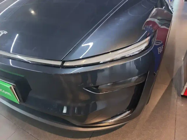 Tesla Model Y — Фото автомобиля 23