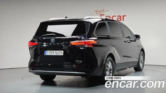 Toyota Sienna — Фото автомобиля 2