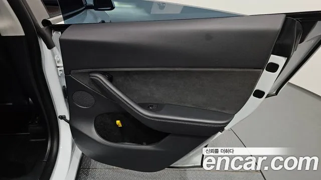 Tesla Model Y — Фото автомобиля 25