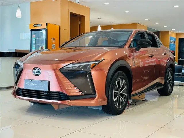Фотография автомобиля — Lexus RZ