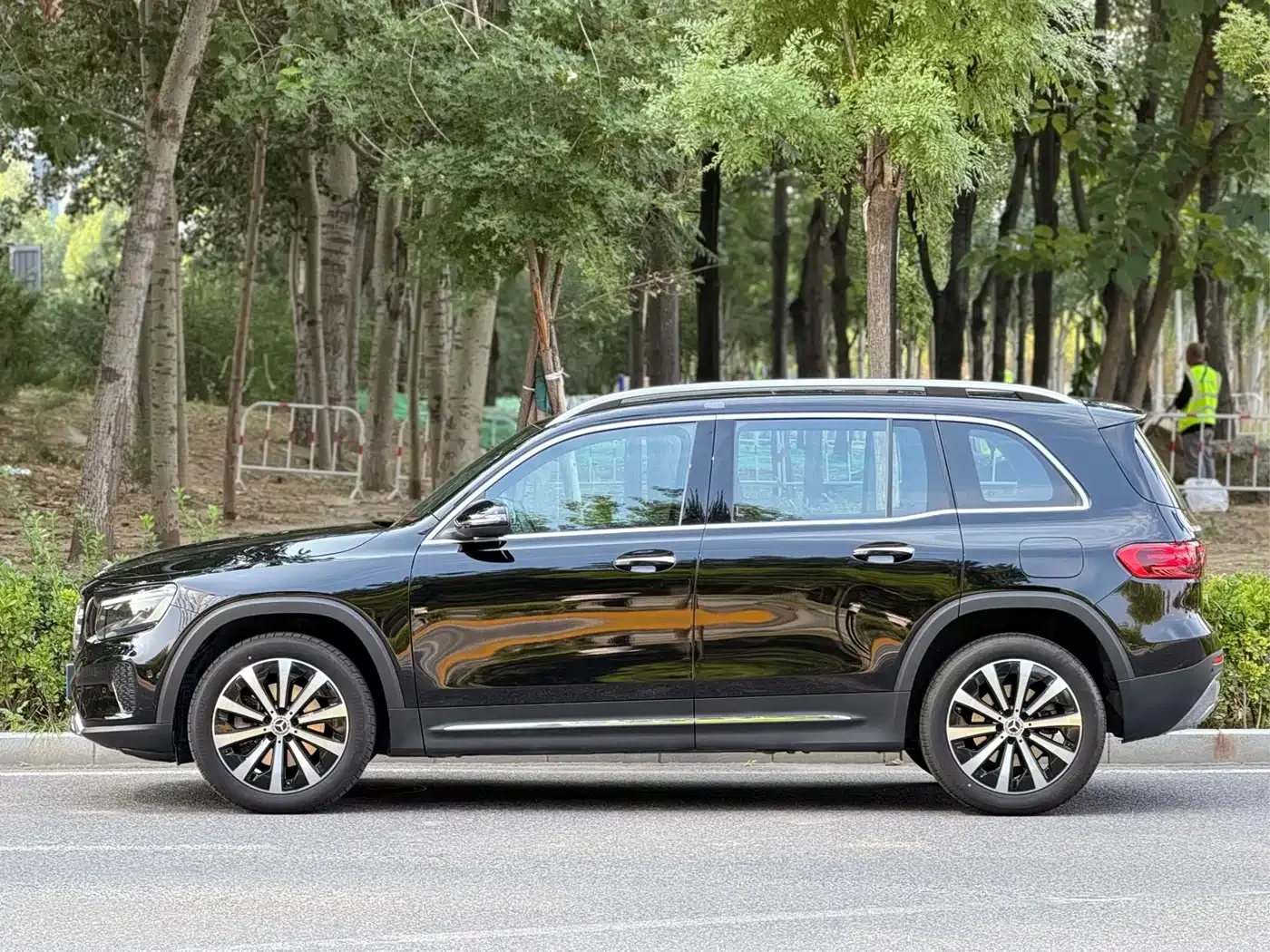 Mercedes-Benz Mercedes-Benz GLB 2025 Model GLB 220 Fashion Style — Фото автомобиля 3