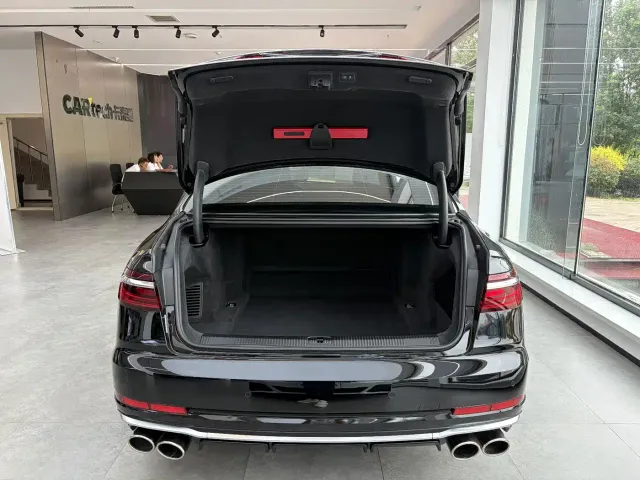 Audi A8 — Фото автомобиля 7