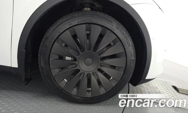 Tesla Model Y — Фото автомобиля 6