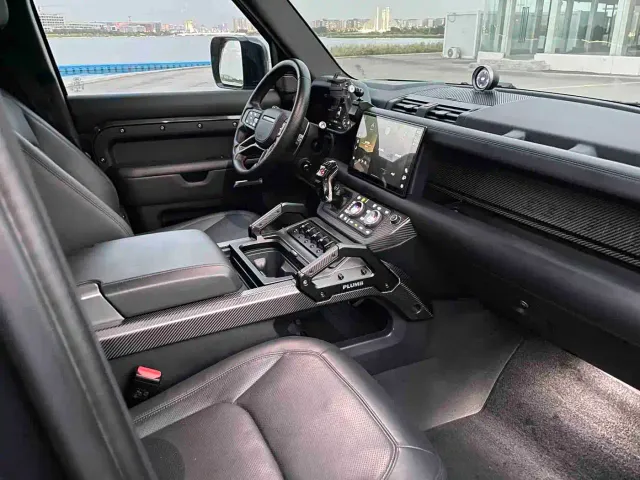Land Rover Defender — Фото автомобиля 7