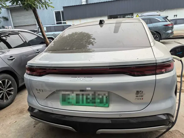 BYD Han L — Фото автомобиля 11
