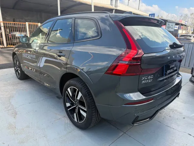 Volvo XC60 — Фото автомобиля 8