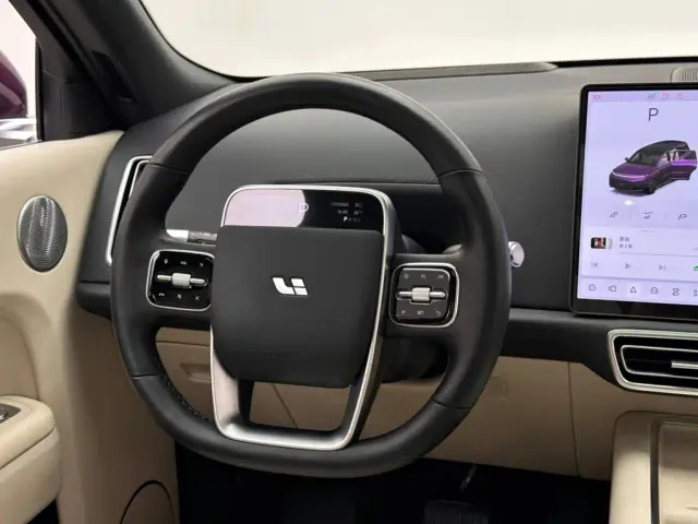 Li Auto L9 — Фото автомобиля 12