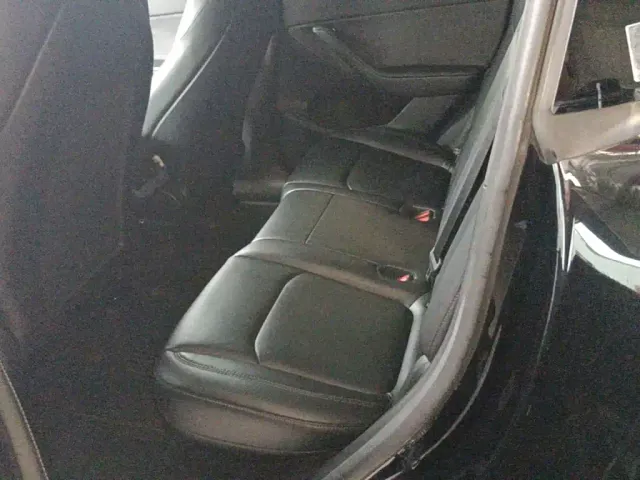 Tesla Model Y — Фото автомобиля 16